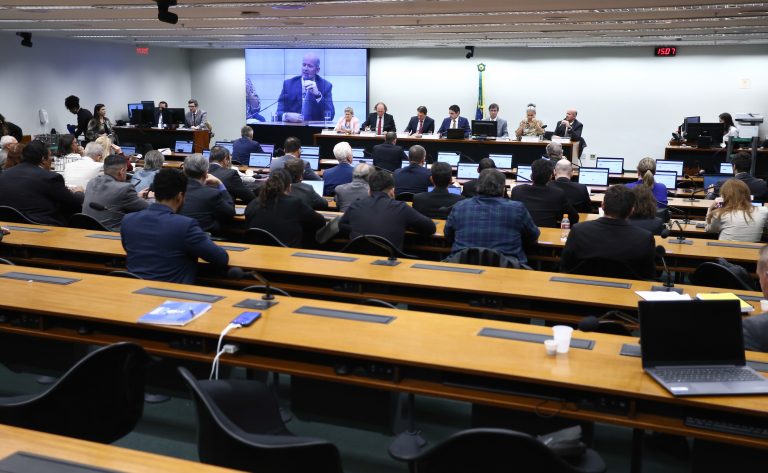 Acordo trabalhista é celebrado para novo marco regulatório portuário enquanto comissão busca consensos ambientais