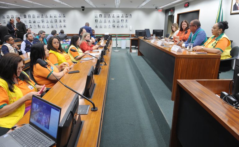 Agentes comunitários de saúde pedem aprovação de PEC que garante aposentadoria especial e novas regras de contratação