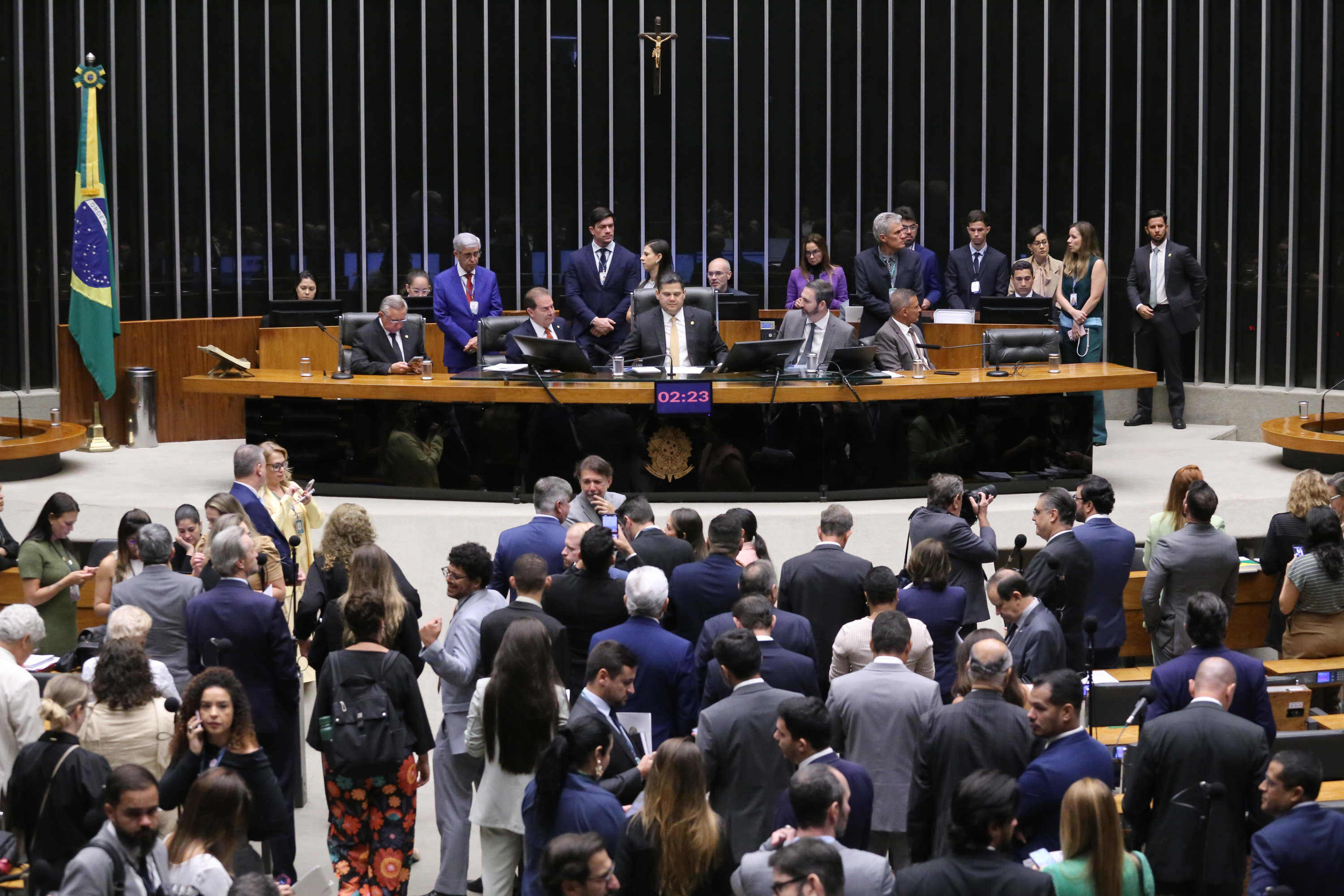 Alcolumbre promulga Lei da Dosimetria que reduz penas de condenados por 8 de janeiro