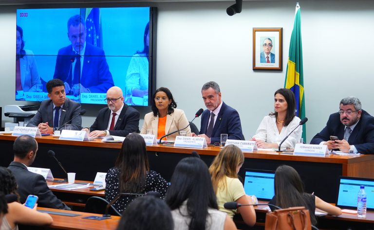 Anatel defende novo regulamento de telecomunicações em meio a críticas de órgãos de defesa do consumidor