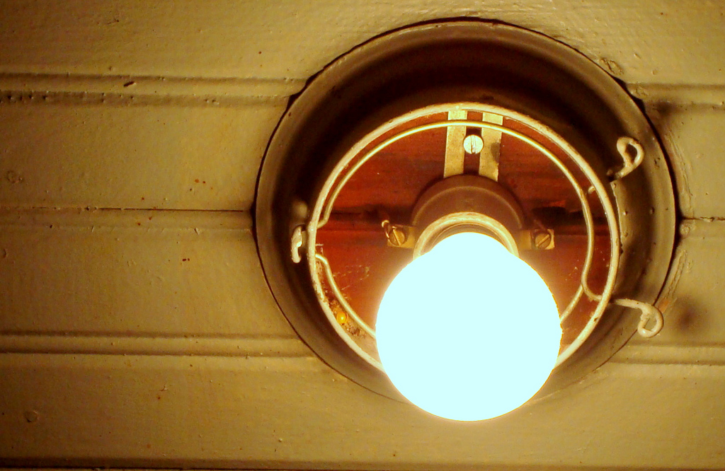 Aposentados de baixa renda terão inclusão automática na Tarifa Social de Energia