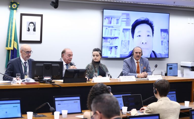 Brasil debate dependência das big techs e busca soberania tecnológica com BRICS