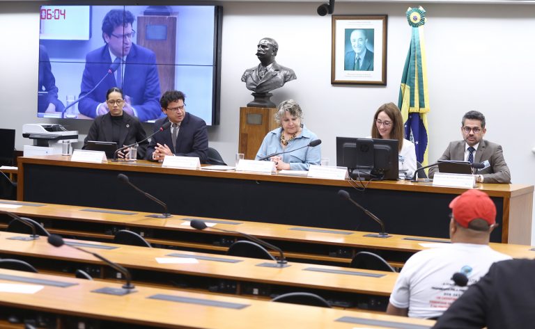 Brasil pode liderar negociações internacionais sobre redução da produção de plástico na COP30