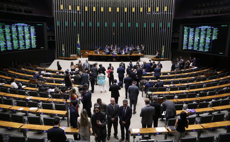 Câmara analisa PEC da Segurança Pública sem redução da maioridade penal