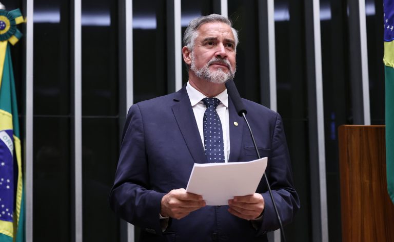 Câmara analisa PL que proíbe cassinos on-line algorítmicos como o Jogo do Tigrinho