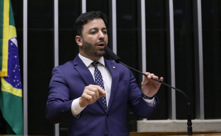 Câmara analisa programa de apoio psicológico para famílias de autistas no SUS