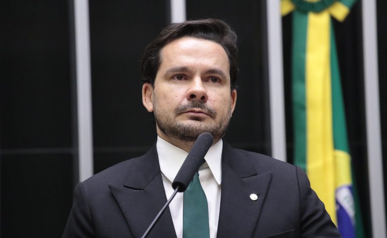 Câmara analisa programa nacional para combater violência contra idosos