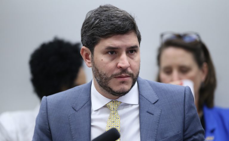 Câmara analisa programa nacional para financiar casas-abrigo para mulheres