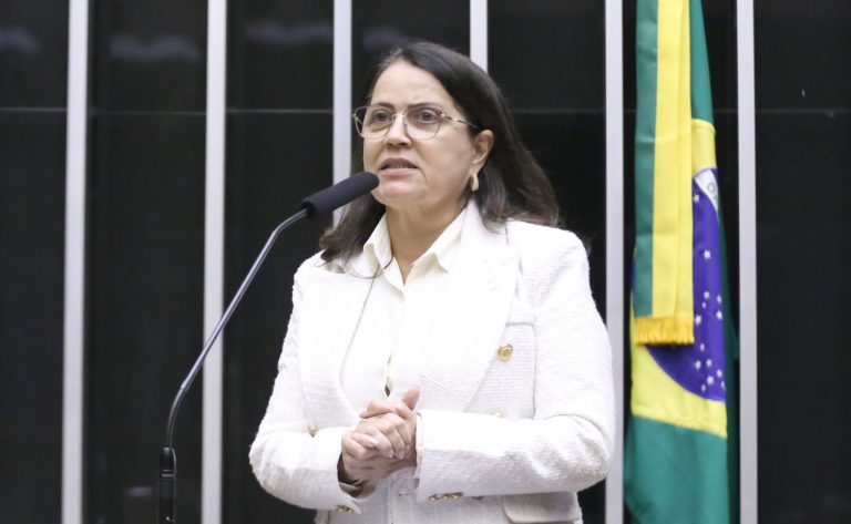 Câmara analisa programa obrigatório de saúde mental para crianças e adolescentes