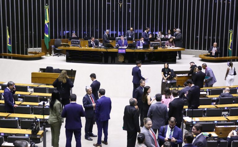 Câmara analisa projeto para criação da Fundação Caixa com foco em projetos sociais