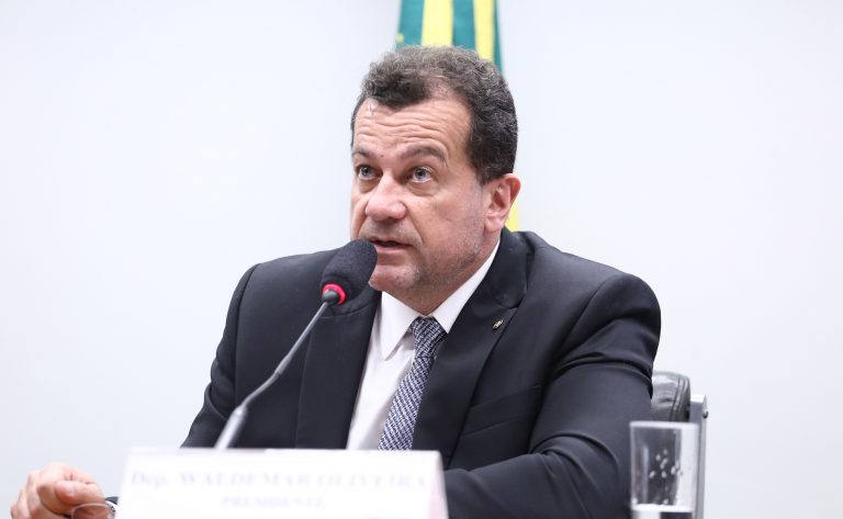 Câmara analisa projeto que amplia atendimento para TDAH e dislexia em concursos