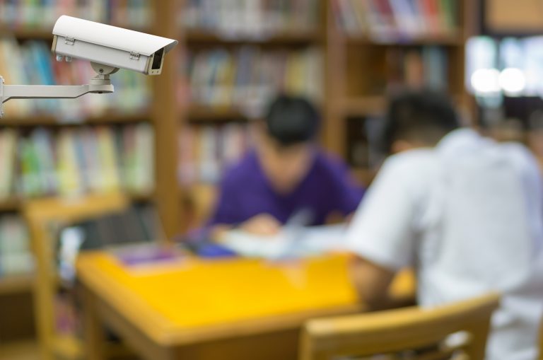 Câmara analisa projeto que cria espaços seguros para pessoas com deficiência