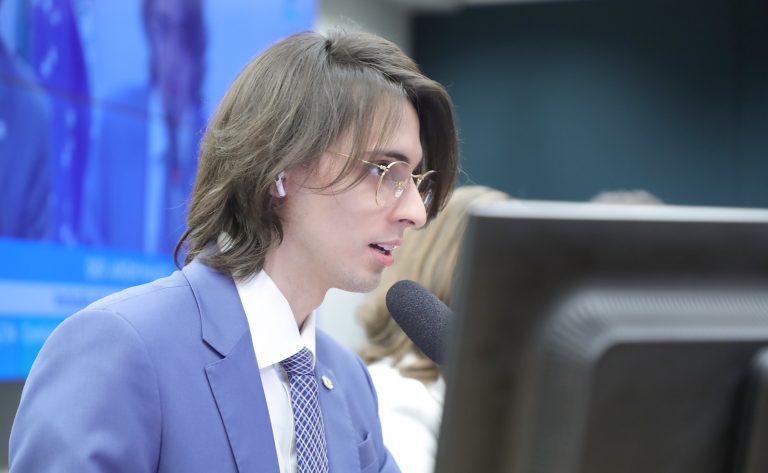 Câmara analisa projeto que cria política nacional contra obesidade infantil