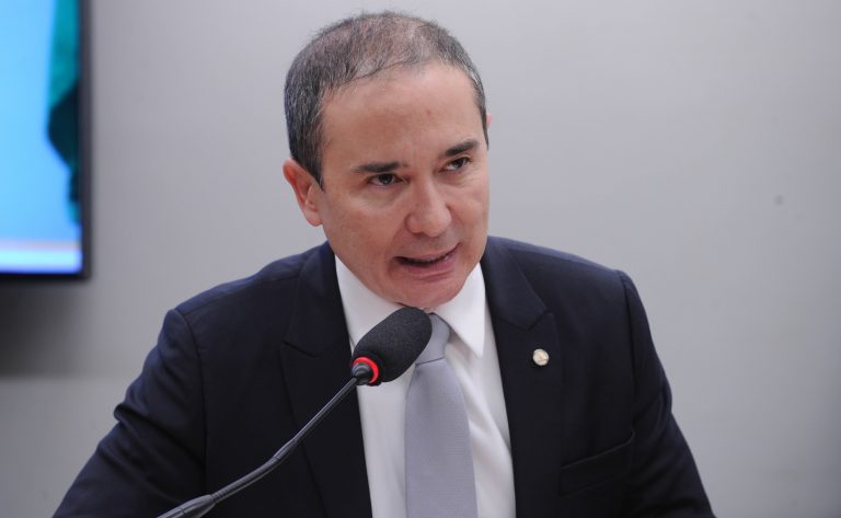 Câmara analisa projeto que estabelece critérios para reparação por dano moral
