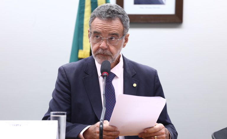 Câmara analisa projeto que exige estudos técnicos para novos saques do FGTS