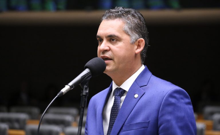 Câmara analisa projeto que garante assentos juntos para famílias sem taxa extra