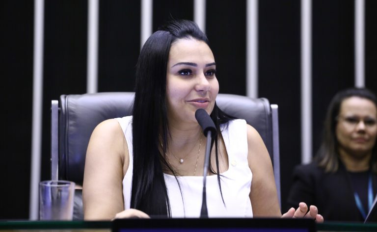 Câmara analisa projeto que garante atendimento integral para adenomiose no SUS