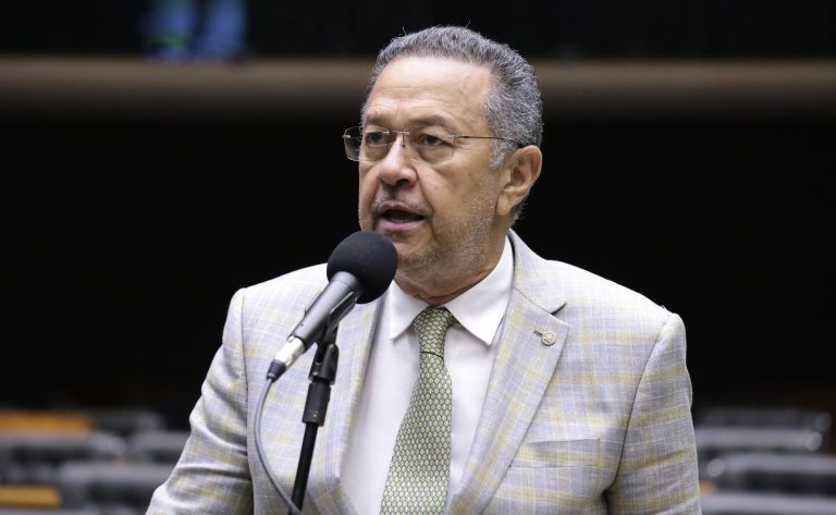 Câmara analisa projeto que garante 'Teste da Mãezinha' gratuito no SUS