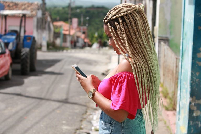 Câmara analisa projeto que obriga operadoras a enviar SMS sobre desaparecidos