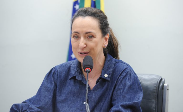 Câmara analisa projeto que obriga planos de saúde a cobrir emergências na gestação