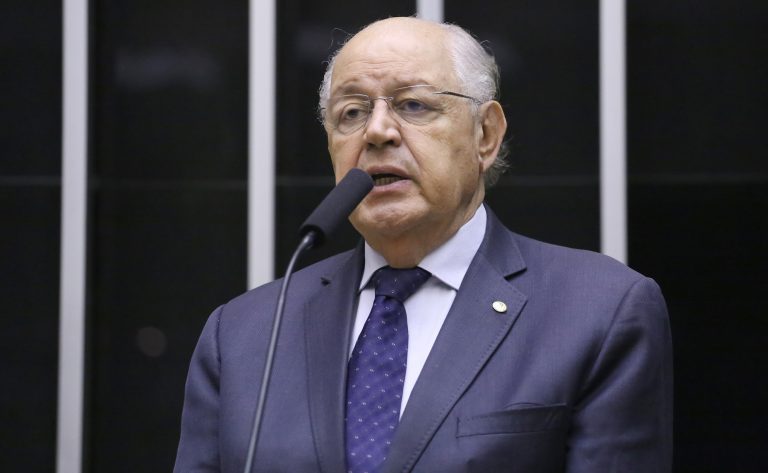 Câmara analisa projeto que permite destruição de documentos originais após digitalização