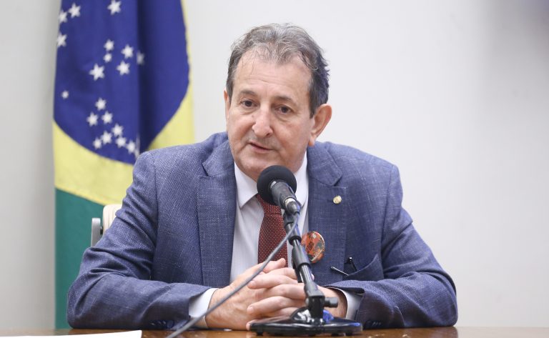 Câmara analisa projeto que proíbe armazenamento de lixo transportado entre estados