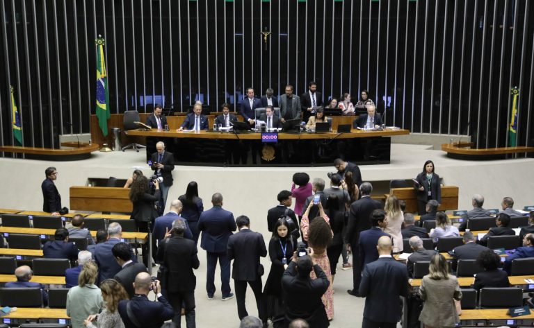 Câmara analisa projeto que proíbe cobrança de sindicatos em benefícios do INSS