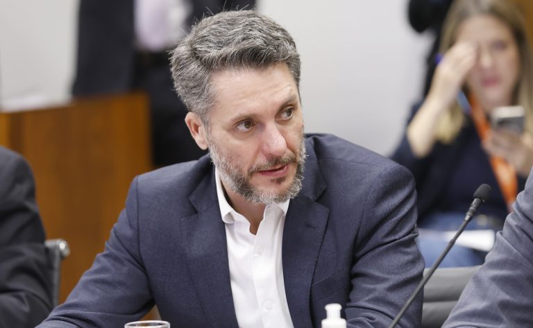 Câmara analisa projeto que proíbe fiança em casos de cárcere privado