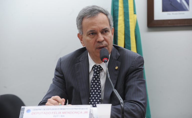 Câmara analisa projeto que proíbe imagens falsas de ingredientes em rótulos