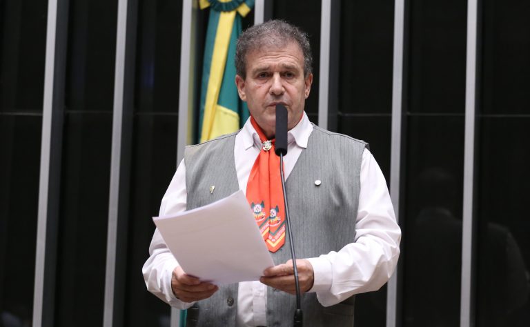 Câmara analisa projeto que proíbe telhas de fibrocimento com menos de 5mm