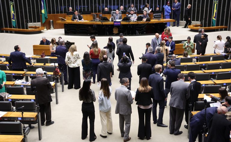 Câmara analisa projeto que regulamenta filtro de relevância de recursos no STJ