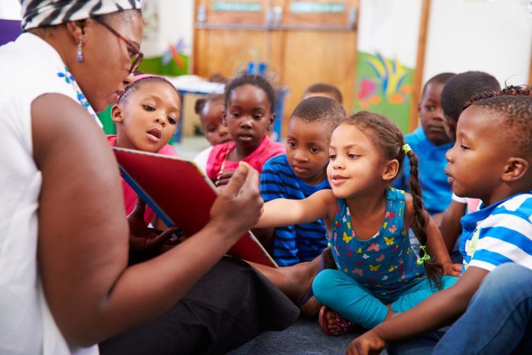 Câmara analisa projeto que torna alfabetização infantil prioridade nacional