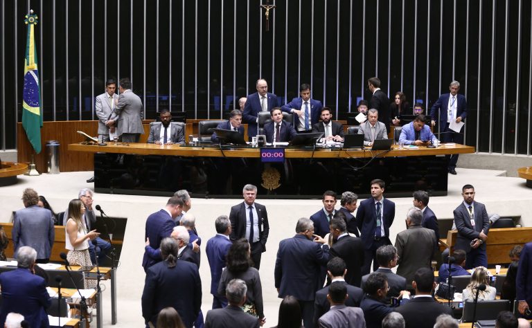 Câmara analisa redução de PIS e Cofins para indústria química até 2027