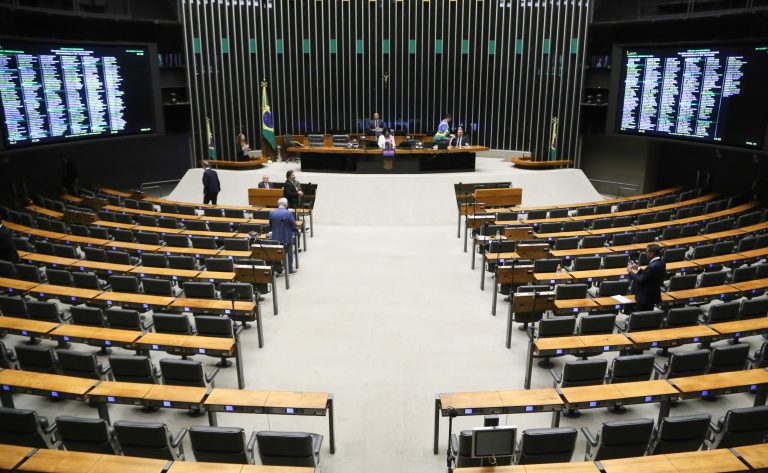 Câmara analisa regularização de imóveis rurais em fronteiras com novas regras