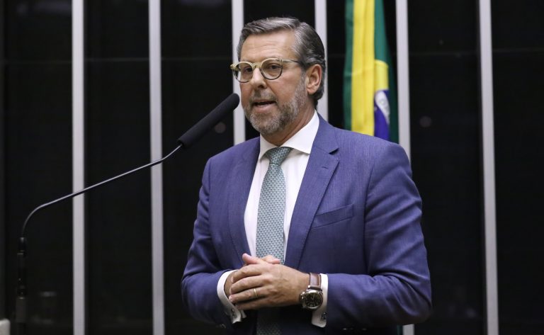 Câmara analisa testes rápidos para detectar metanol em bebidas alcoólicas