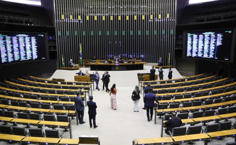 Câmara analisa urgência para projetos de segurança pública em plenário