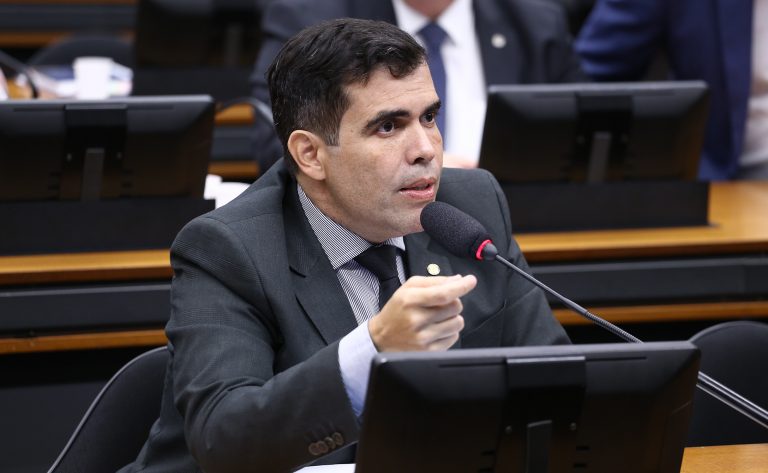 Câmara aprova admissibilidade de PEC que fortalece direitos da primeira infância na Constituição