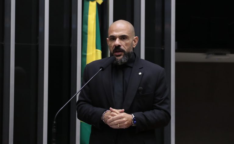 Câmara aprova anistia para bombeiros aprovados em concurso de 2002 no Rio de Janeiro