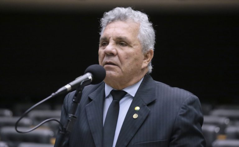 Câmara aprova aumento de pena para receptação de celular roubado