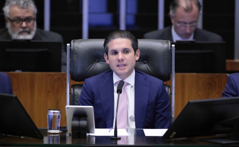 Câmara aprova aumento de pena para receptação de celulares roubados por unanimidade
