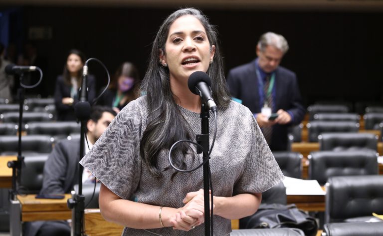 Câmara aprova coleta de dados sobre impacto climático em mulheres e meninas