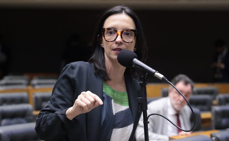 Câmara aprova criação da Carteira Nacional de Docente com validade em todo Brasil