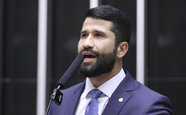 Câmara aprova criação de delegacias especializadas para atendimento a torcedores