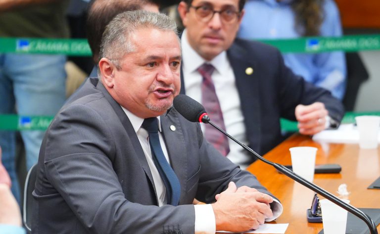 Câmara aprova criação de salas de silêncio para estudantes autistas nas escolas