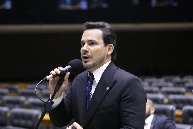 Câmara aprova criação de títulos de crédito para financiar educação básica e inovação tecnológica