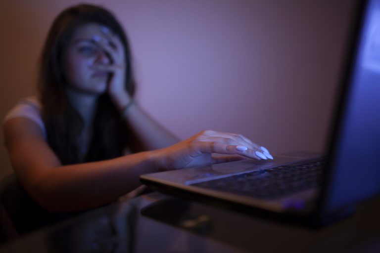 Câmara aprova criminalização de 'deepnudes' produzidas com inteligência artificial