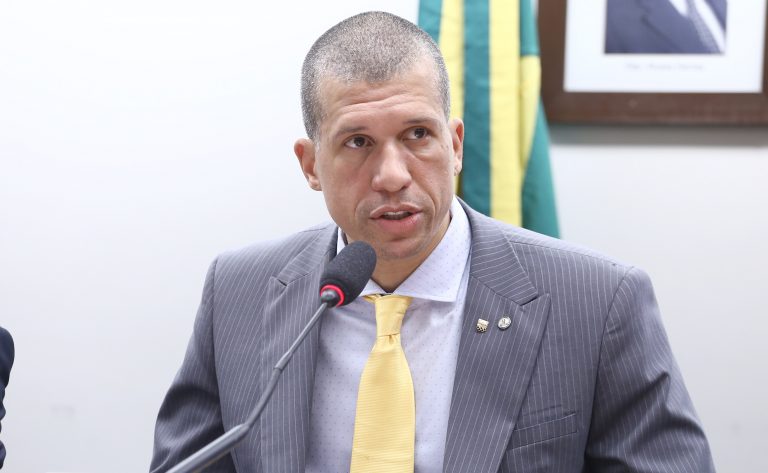 Câmara aprova desconto de 50% em ingressos para acompanhantes de idosos em eventos culturais