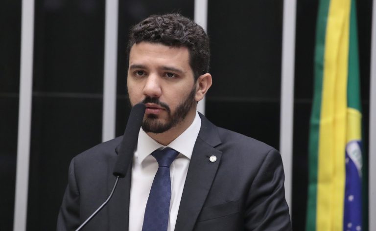 Câmara aprova despacho gratuito de bagagem de 23kg e fim da cobrança por assento