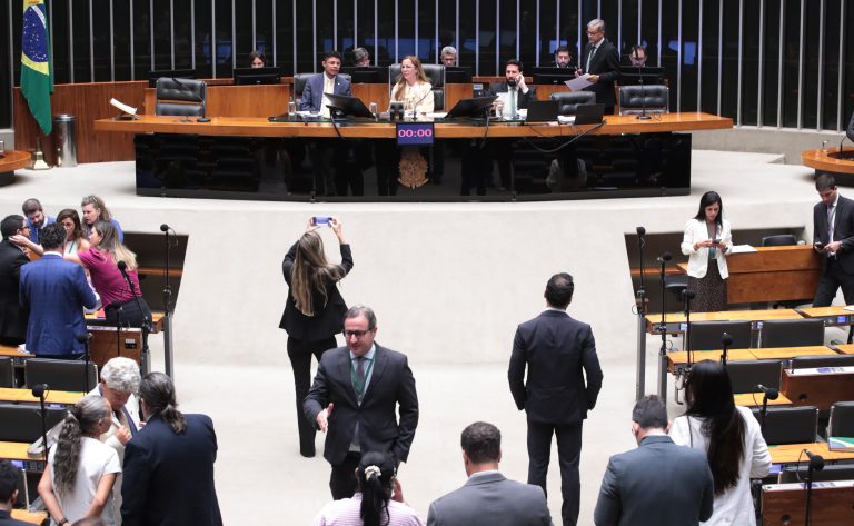 Câmara aprova Dia Nacional das Mulheres na Construção Civil em 25 de março