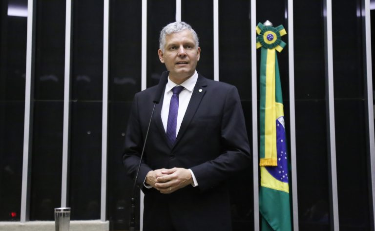 Câmara aprova exigência de exame de habilitação para médicos veterinários